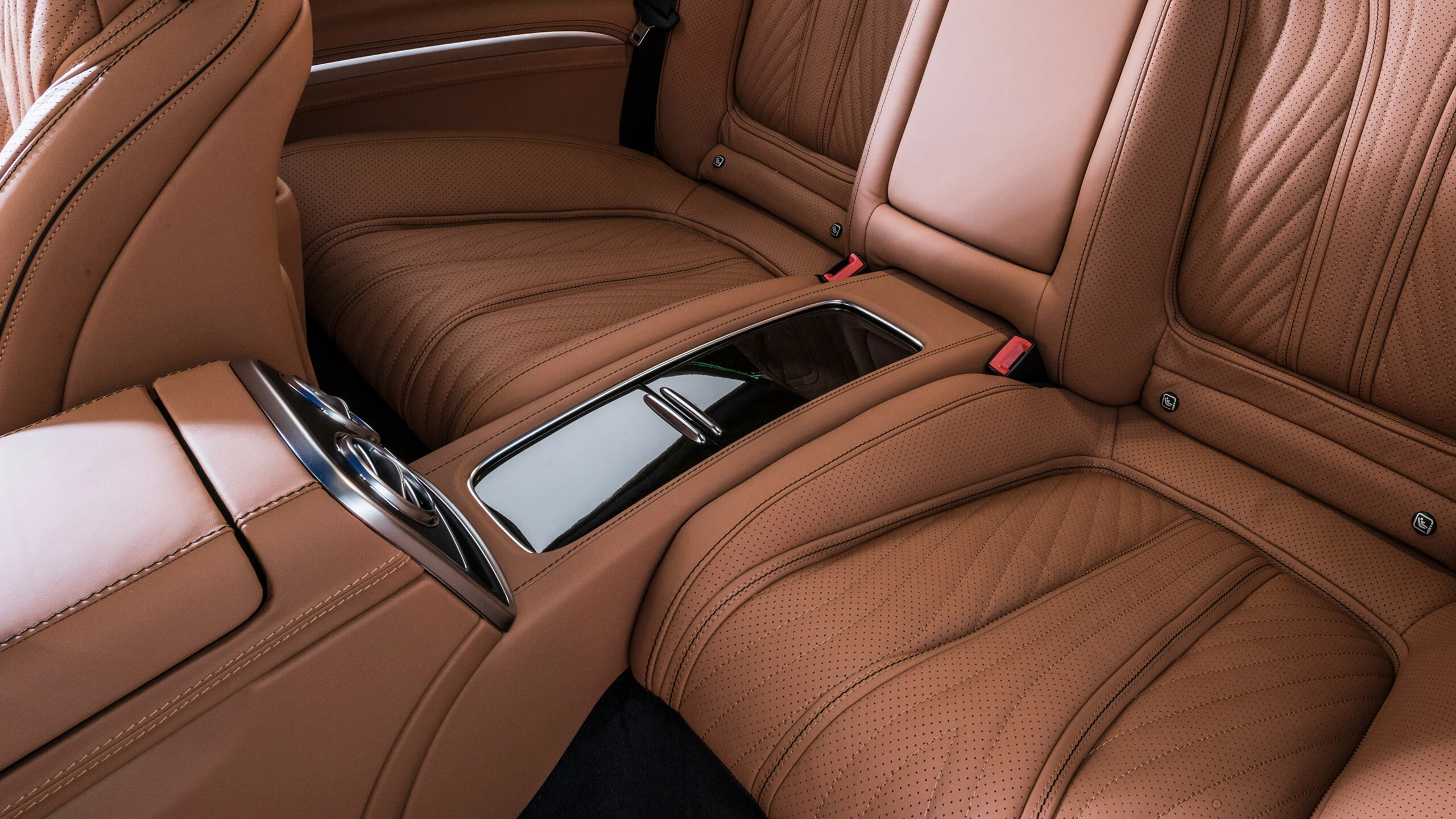 Leather center console between the rear seats for Mercedes – C 217 – AMG S 63