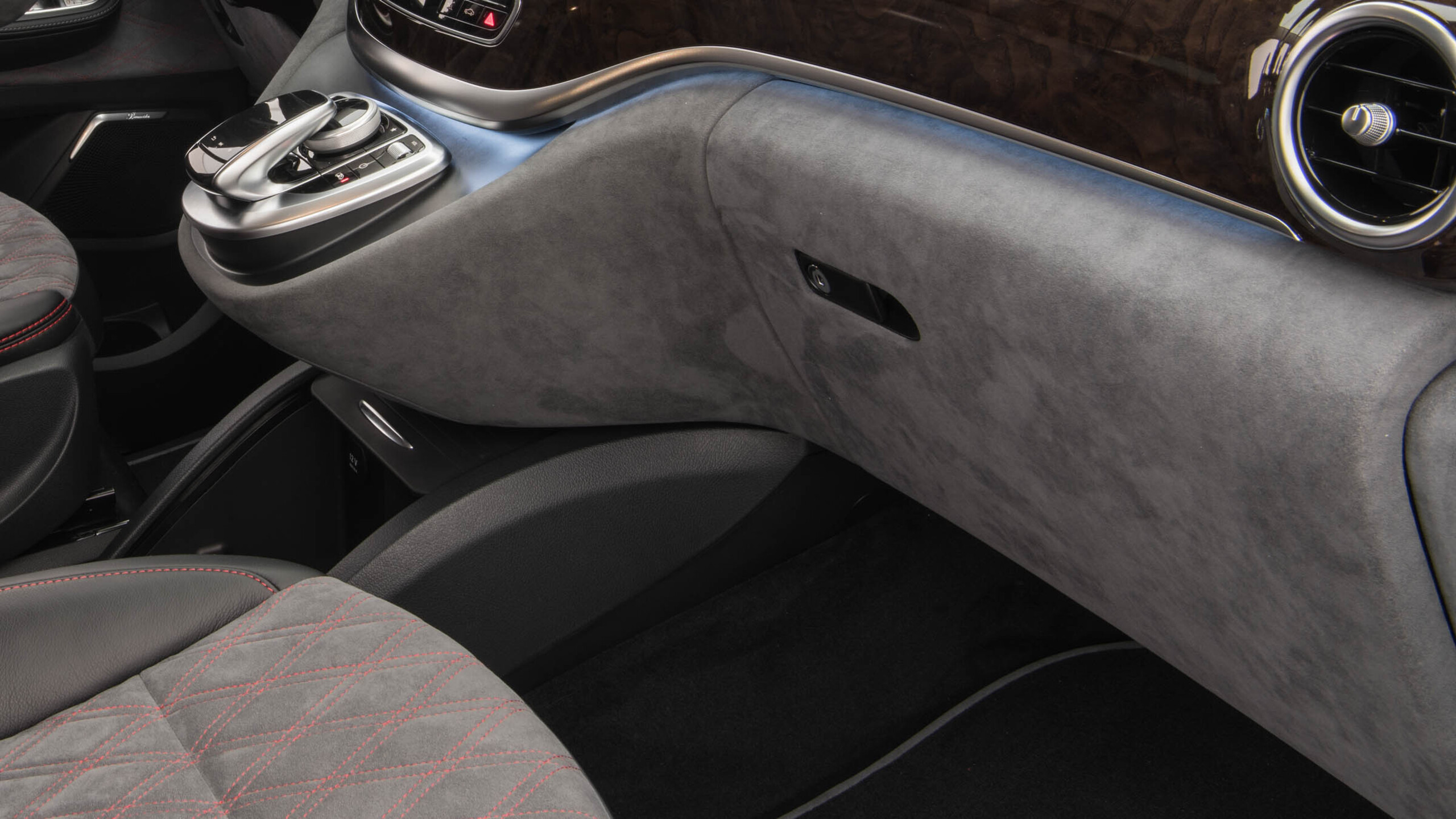 Completion Package: Leather Steering Wheel & Dashboard for Mercedes – W 447 – V 250 until 03/2019 - 1
