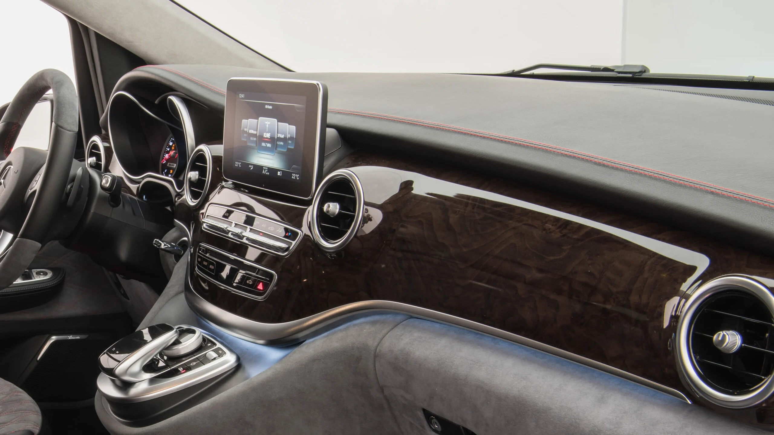 Leather upper section of dashboard for Mercedes – W 447 – V 250 until 03/2019 - 1