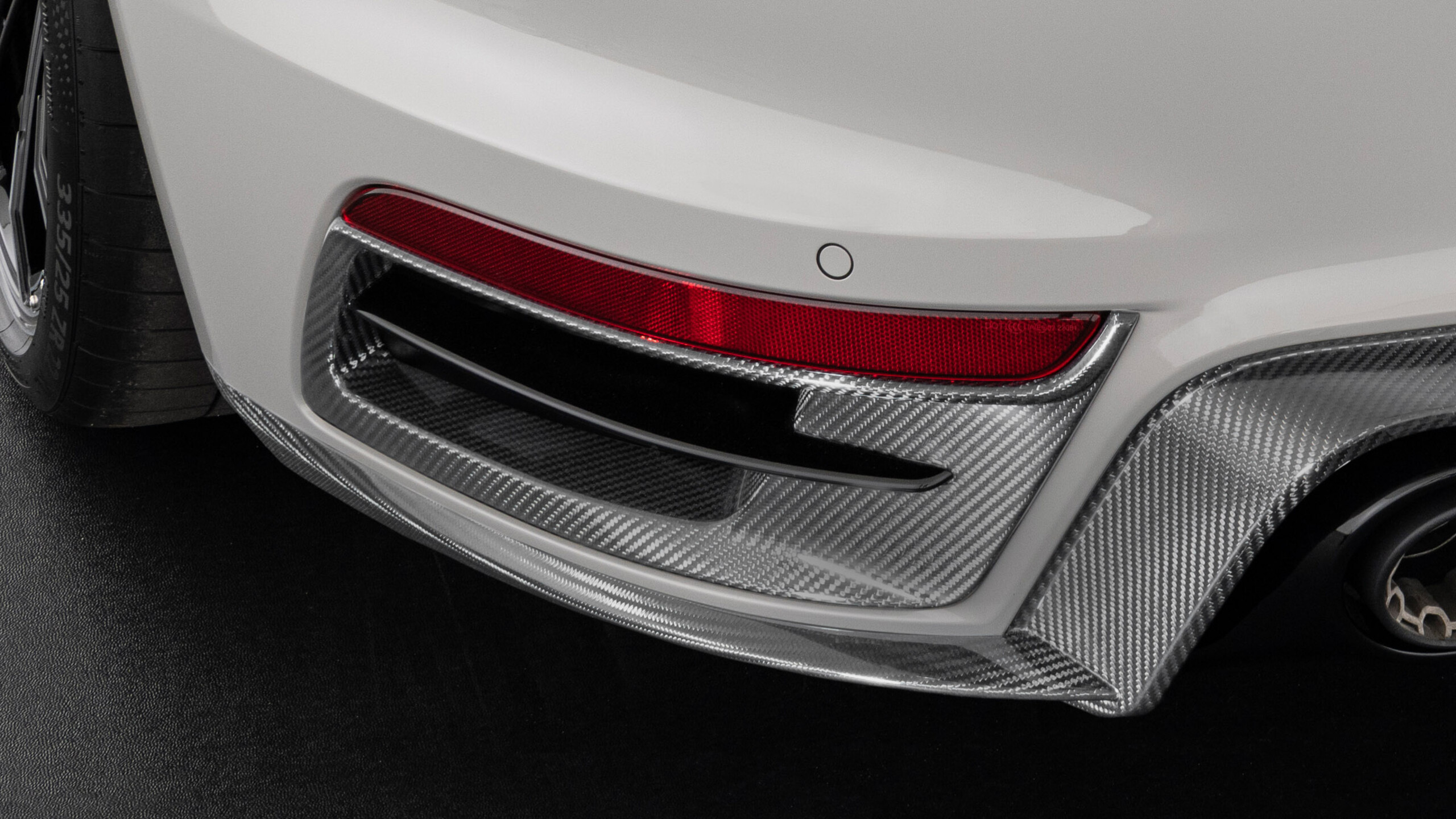 Кріплення заднього спойлера з карбону BRABUS на базі Porsche 911 Turbo