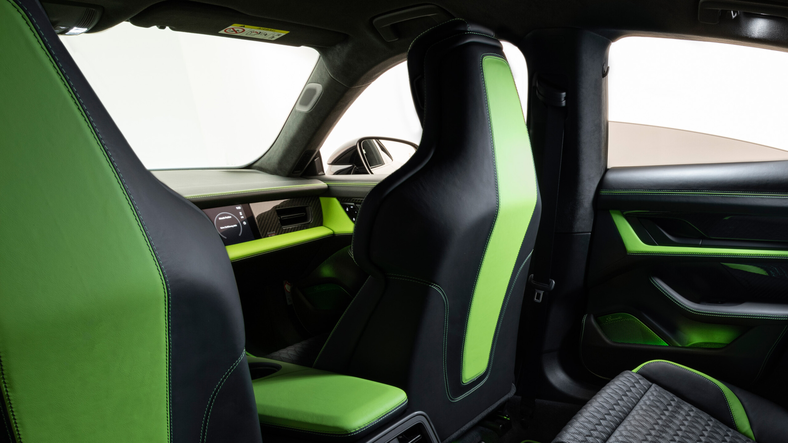 Шкіряні спинки передніх сидінь BRABUS на базі Porsche Taycan