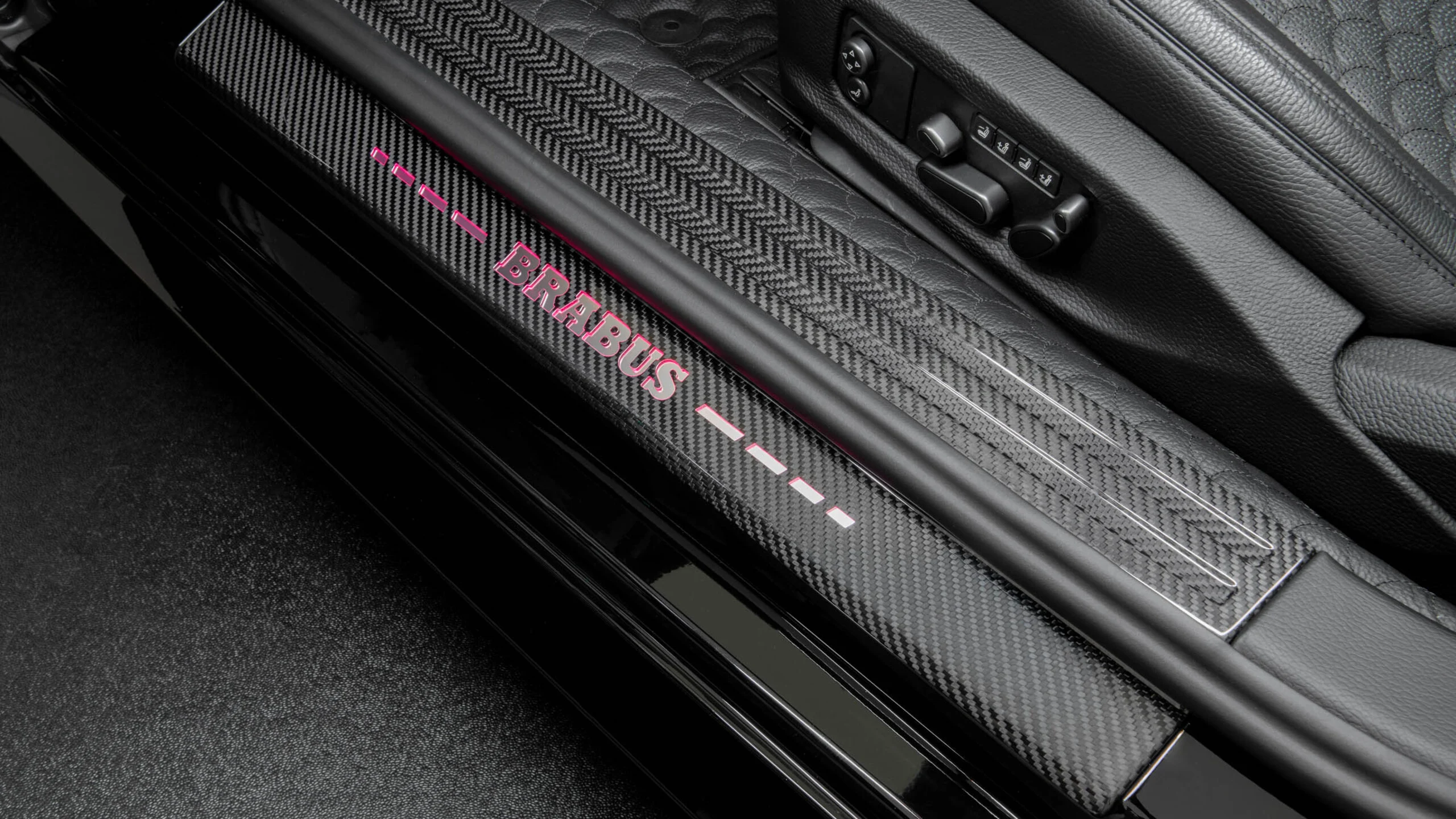 Порогові накладки Carbon на базі Bentley Continental GTC Speed