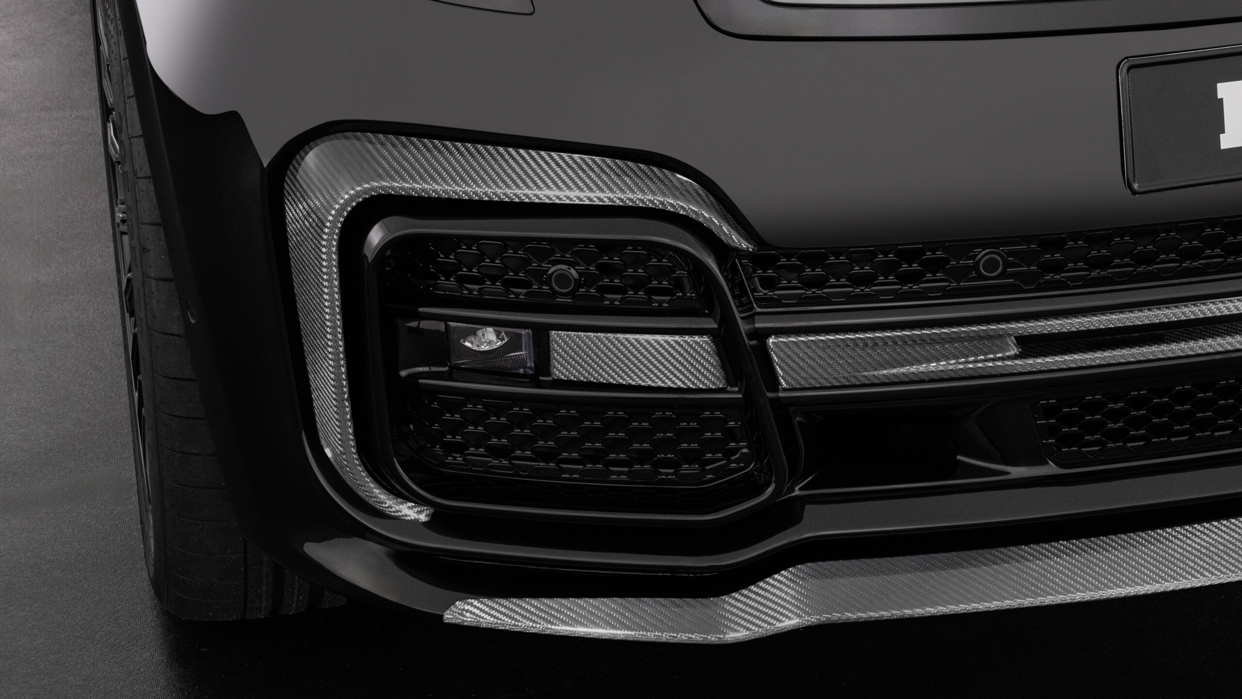 Carbon front fascia attachments BRABUS based on Range Rover