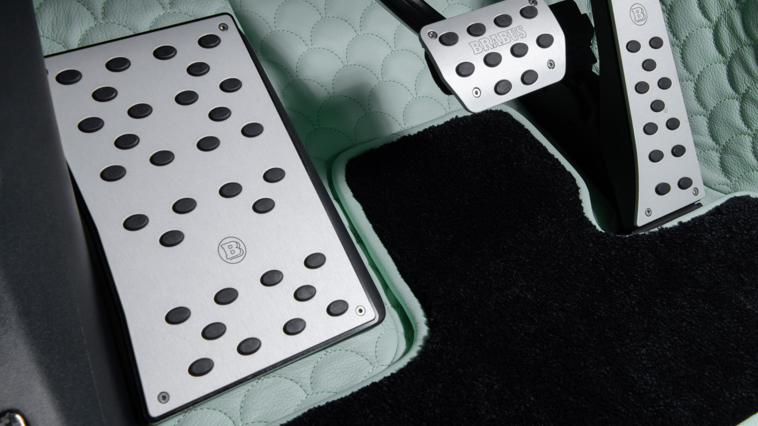 Aluminum footrest BRABUS based on Range Rover