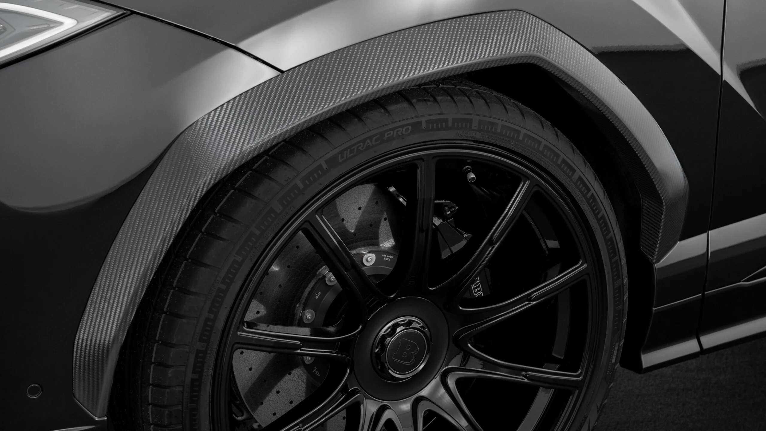 Carbon wheel arch extensions BRABUS based on Lamborghini URUS SE