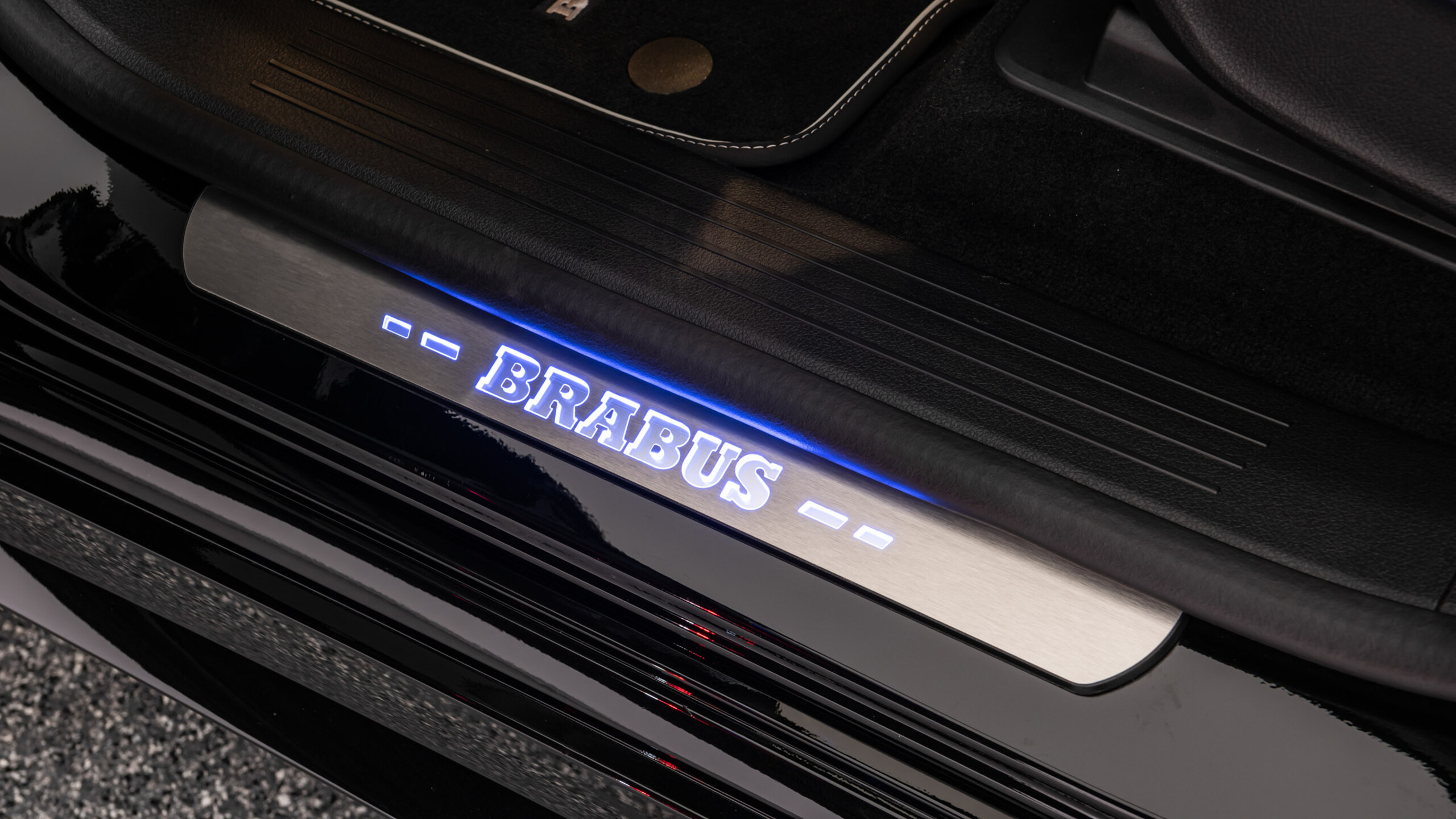 RGB Entry Panels – FROM MY 2023 for Mercedes – X 167 – Maybach GLS 600