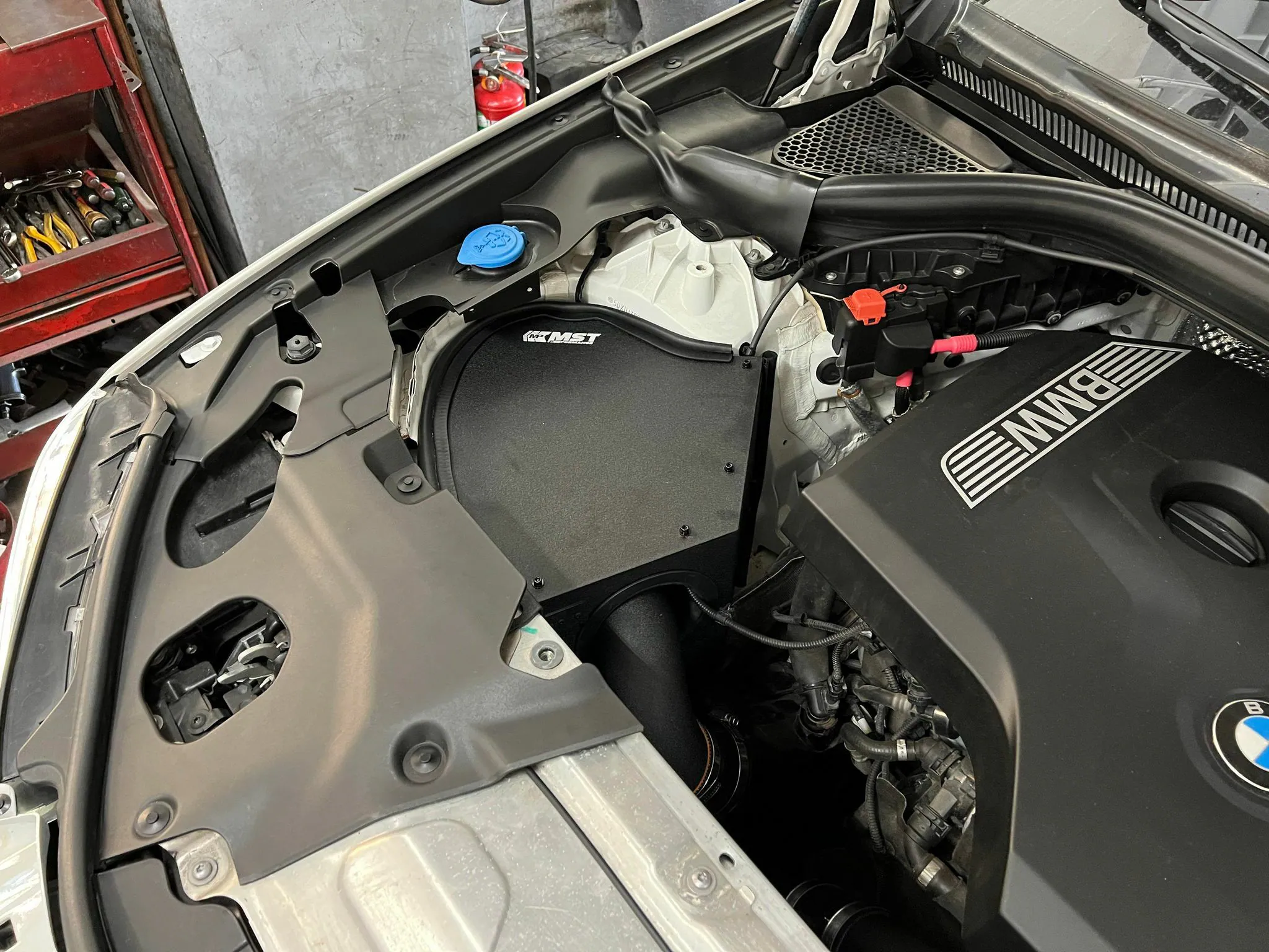 MST Performance система холодного впуску для 2018-2022 BMW X3 X4 2.0T B48 (BW-X302) thumbnail 3