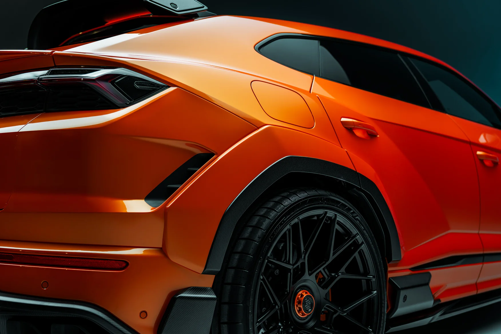Urus SE - Rear Spoiler Assembly - Visual Carbon Fibre thumbnail 11