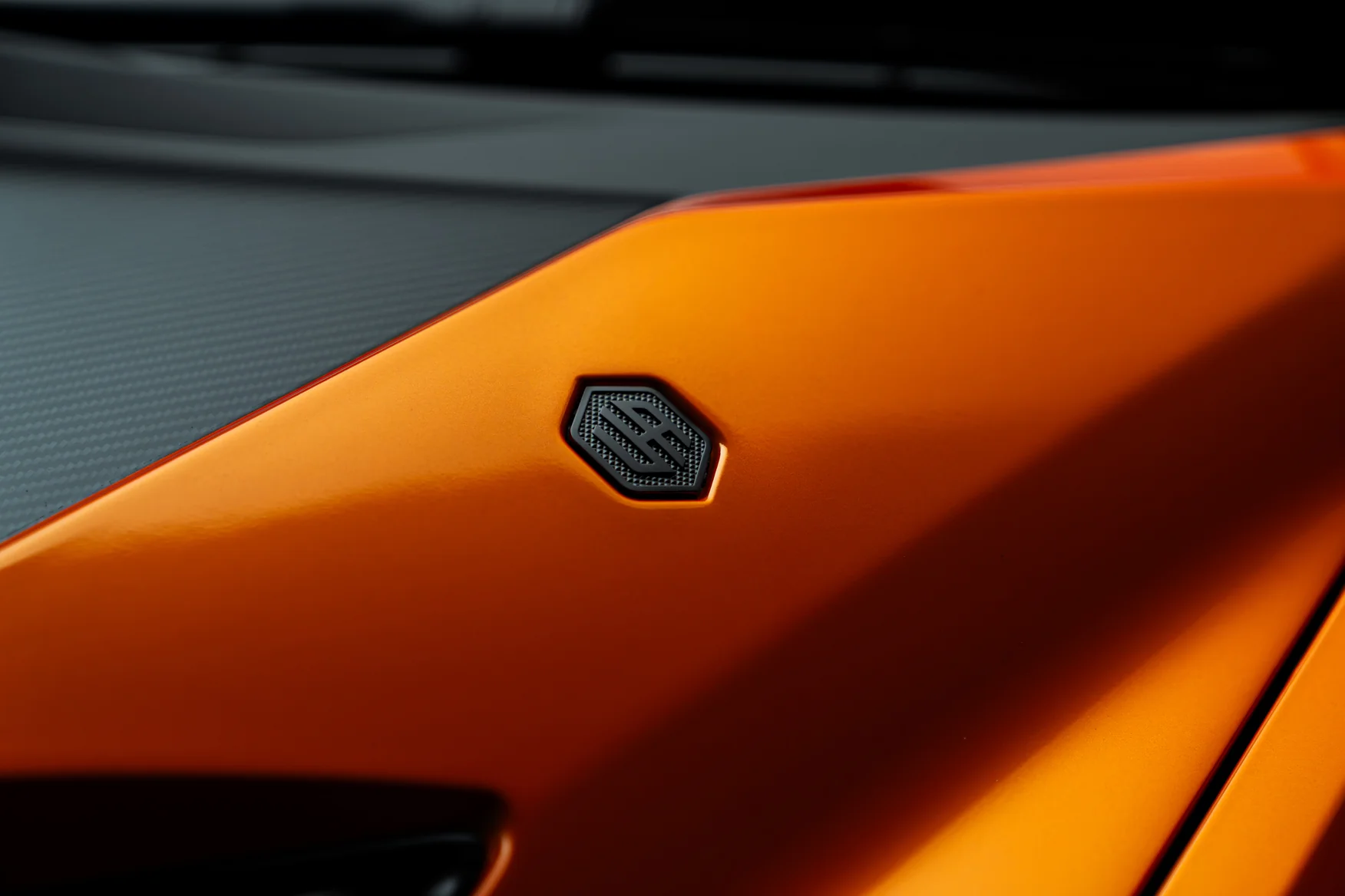 Капот у зборі Carbon Fibre для Lamborghini Urus SE thumbnail 10