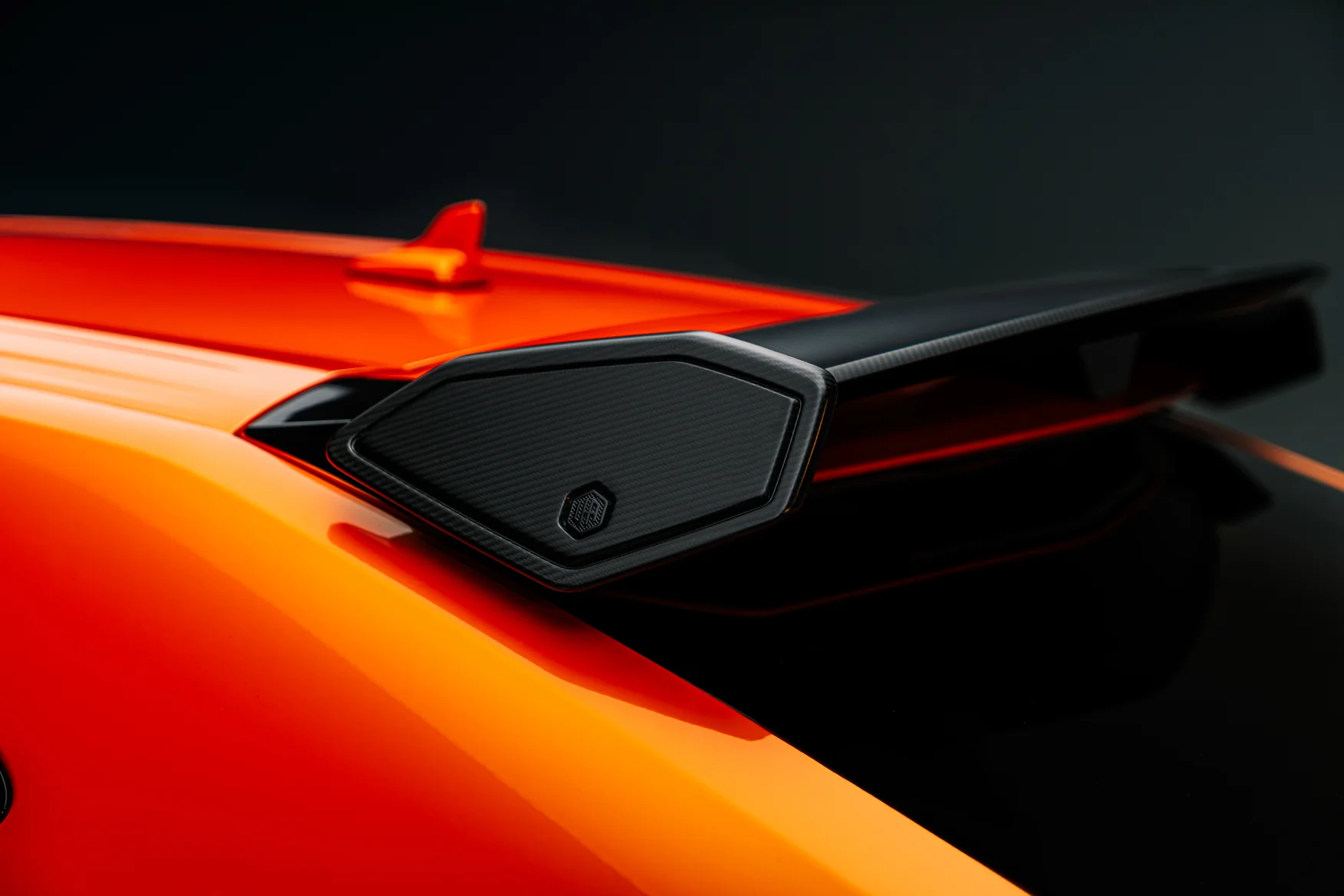 Urus SE - Rear Spoiler Assembly - Visual Carbon Fibre thumbnail 12