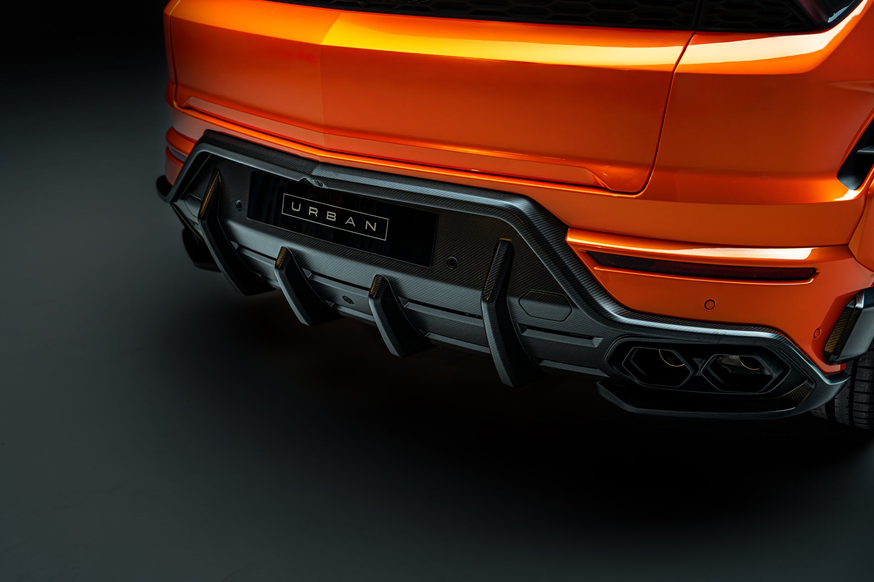 Urus SE - Rear Diffuser Assembly - Visual Carbon Fibre thumbnail 4