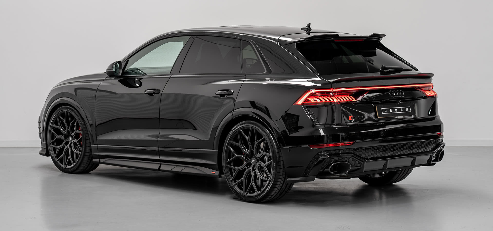 Urban upper rear lip spoiler for Audi RSQ8 Pre-Facelift - Visual Carbon Fibre thumbnail 2